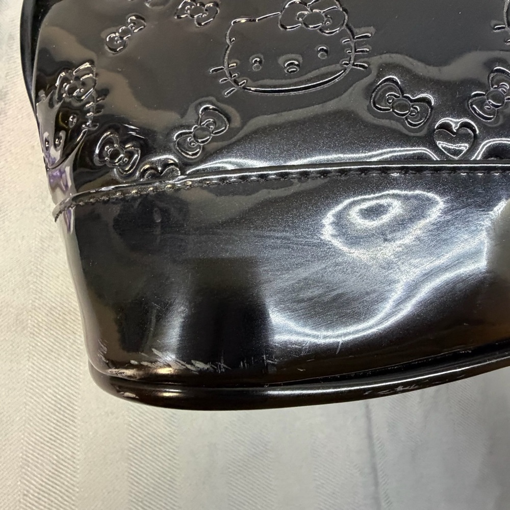 Lounge fly loves Hello Kitty, black patent leather dome handbag from 2012 - Picture 8 of 16